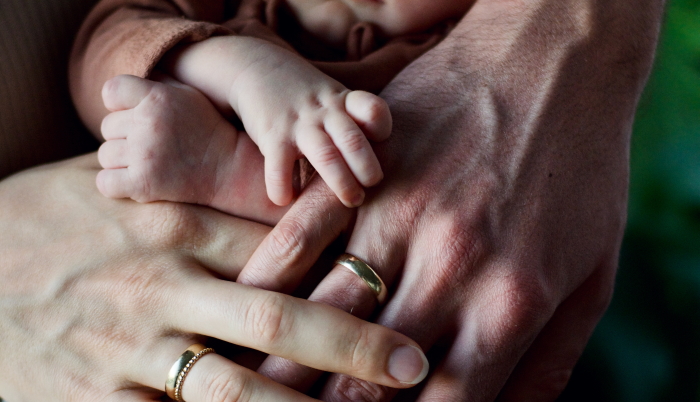 anleitung-zur-babymassage-eine-zaertliche-zuwendung-fuer-ihr-baby-in-kinderhaus-2