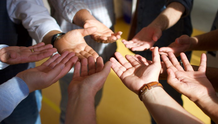 maenner-unterschiedlicher-geburtslaender-treffen-sich-3